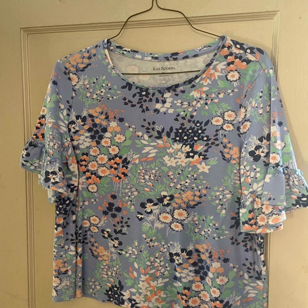Women’s flowered cropped top.